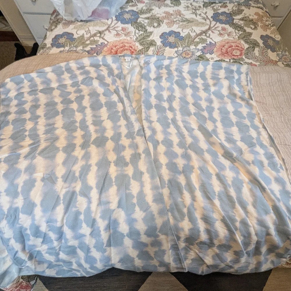 One size shrug wrap by Sonoma blue and white - Picture 1 of 9